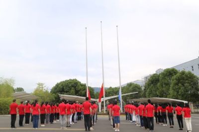 迎国庆 铭初心 bevictor伟德官网举行国庆升旗宣誓仪式